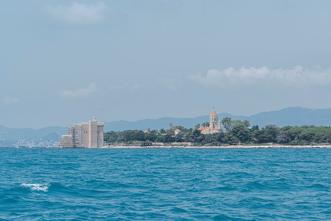 Private tour on a sailboat with apéritif at sunset on Antibes - Practical details that affect your evening