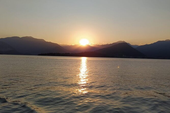 Private Tour on a Sailing Boat on Lake Maggiore with Aperitif and Music - Accordion music and the personal touch