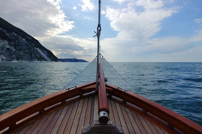 Private Traditional Sailboat Tour of the Conero Riviera - What a private format changes