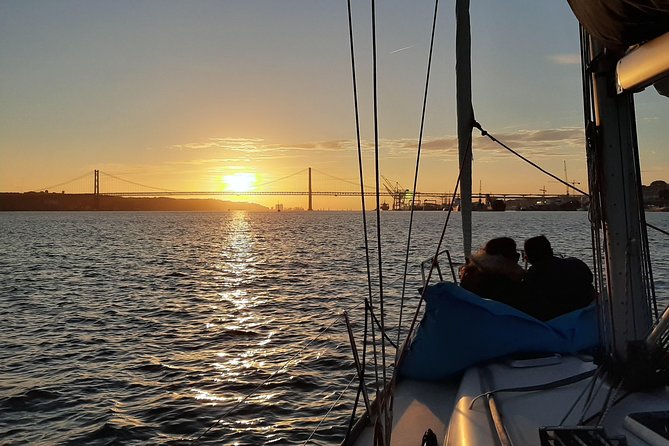 Relaxing Sailboat Cruise along the Tagus - Why Lisbon looks better from the Tagus