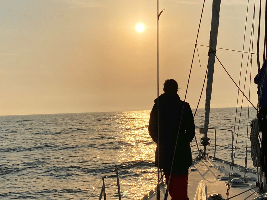 Ría de Arousa: Daytime or Sunset Sailboat Cruise with drinks - Setting sail from Marina Cabo de Cruz