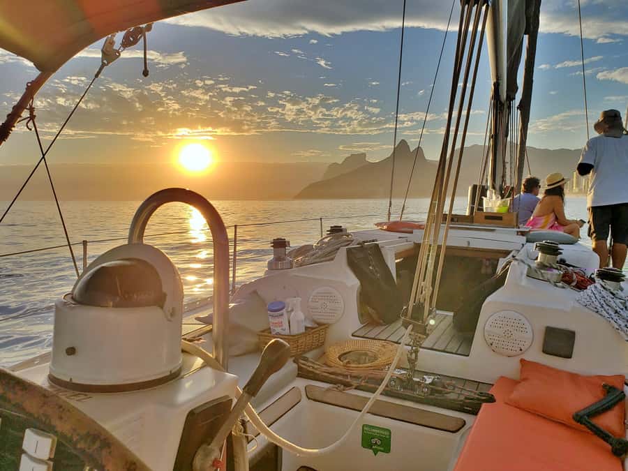 Rio de Janeiro: Guanabara Bay Sunset Sailing Tour & Drinks - Key points to know before you book