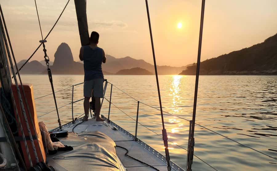 Rio de Janeiro: Guanabara Bay Sunset Sailing Tour & Drinks - What to bring and what to leave behind