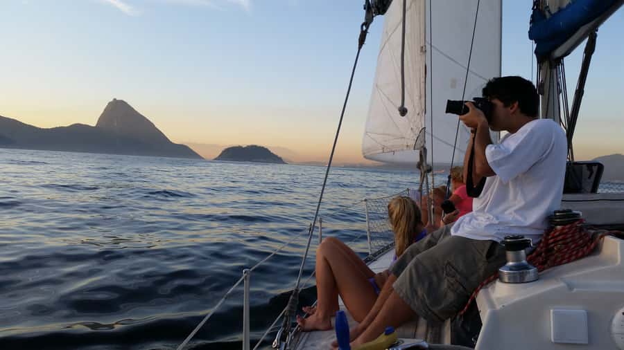 Rio de Janeiro: Guanabara Bay Sunset Sailing Tour & Drinks - Meeting the crew at Marina da Glória