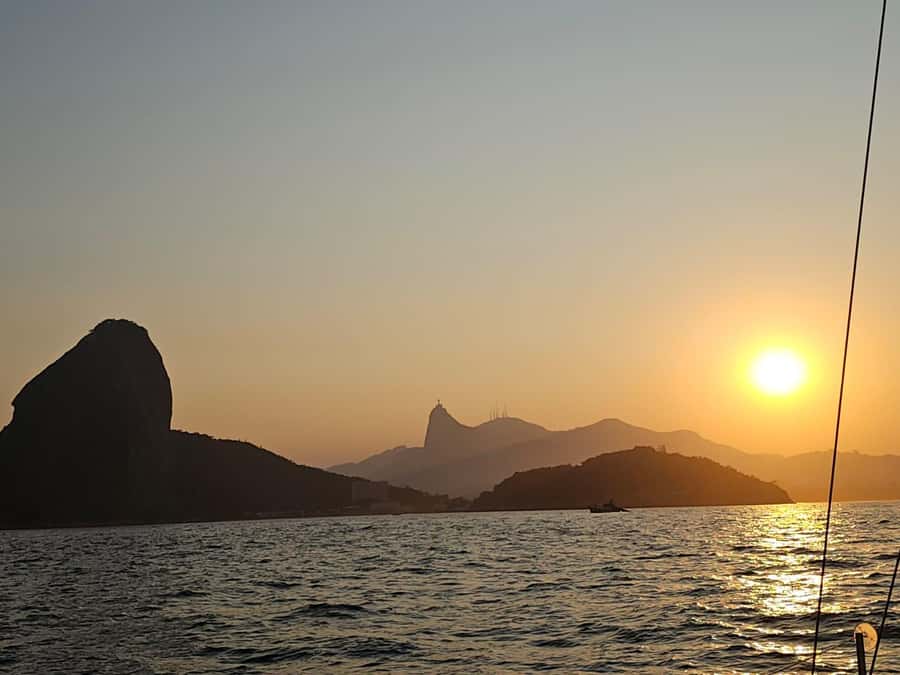 Rio de Janeiro: Sailing Sunset Tour with Snacks and Drinks - Leaving Urca with Sugarloaf views nearby