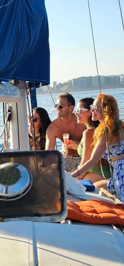 Rio de Janeiro: Sailing Sunset Tour with Snacks and Drinks - A small boat instead of a party cruise