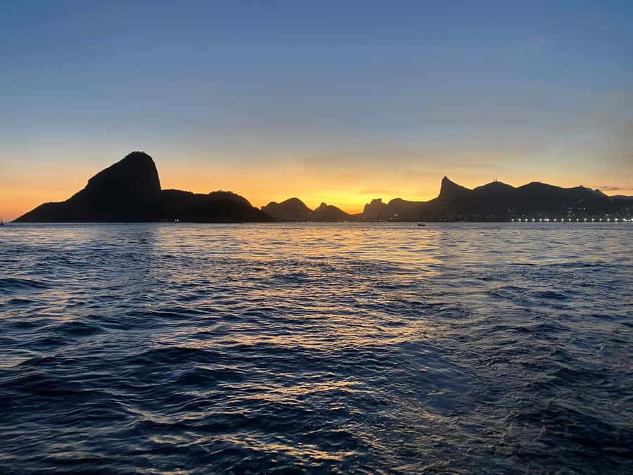 Rio de Janeiro: Sunset Sailboat Tour with Open Bar - A relaxed three-hour route around the bay