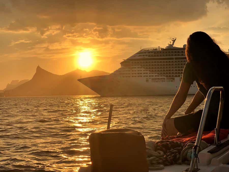 Rio de Janeiro: Sunset Sailing Tour - Drinks, snacks, and the easygoing onboard mood