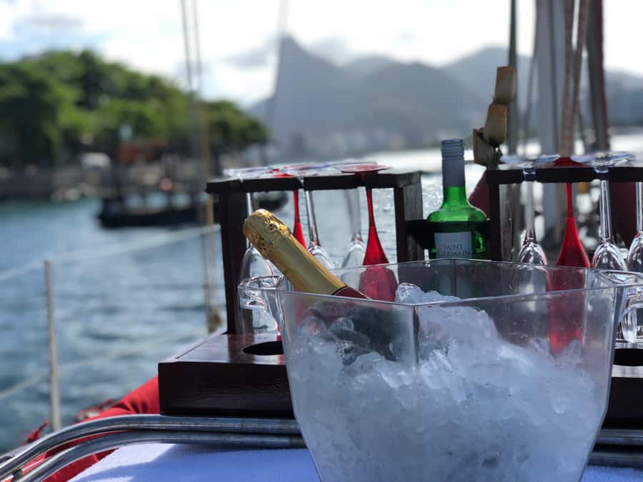 Rio de Janeiro: Sunset Sailing Tour - What the crew adds to the experience