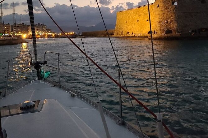 Romantic Luxury Sunset sailing - Sailing toward Dia Island as the light fades