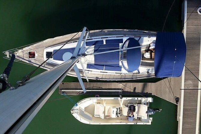 Romantic Private Sailboat in Lisbon for couples - Sailing toward the 25 de Abril Bridge