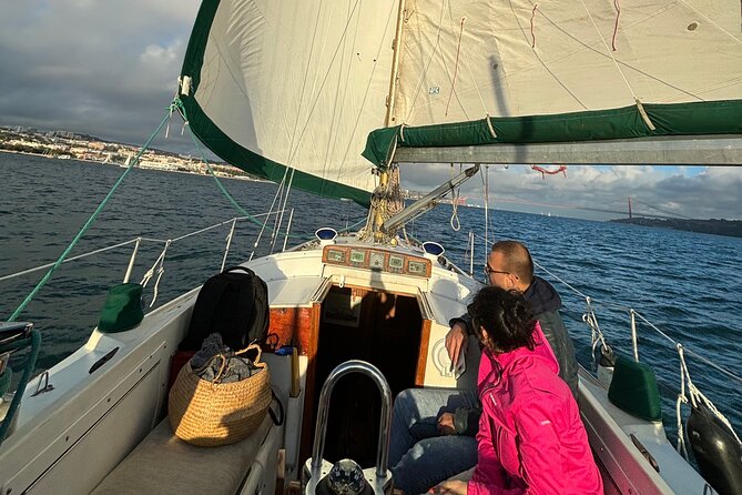 Romantic Sunset Sailing Experience in Lisbon - Meeting at Avenida Brasília