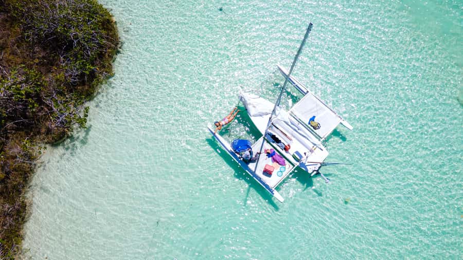 Sail for 4 hours in the most SECRET spot in Bacalar. INCLUDES Beach Club. - Sustainability with practical limits