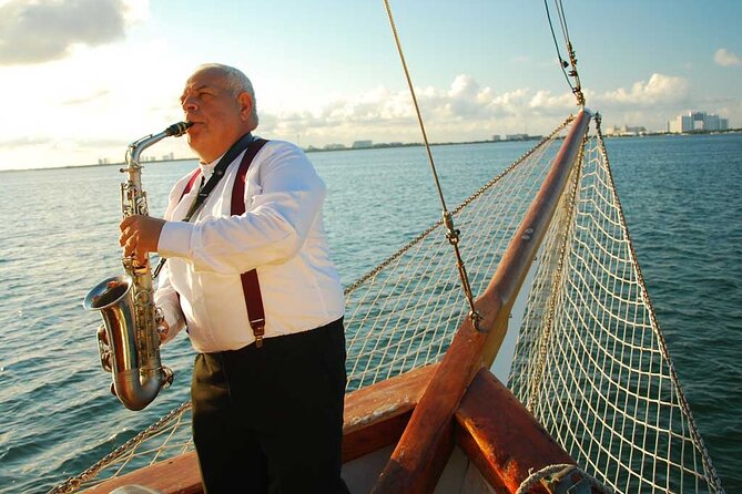 Sail Under Light of the Moon & Enjoy a Romantic Dinner in Spanish Galleon - Why the 25-person limit matters