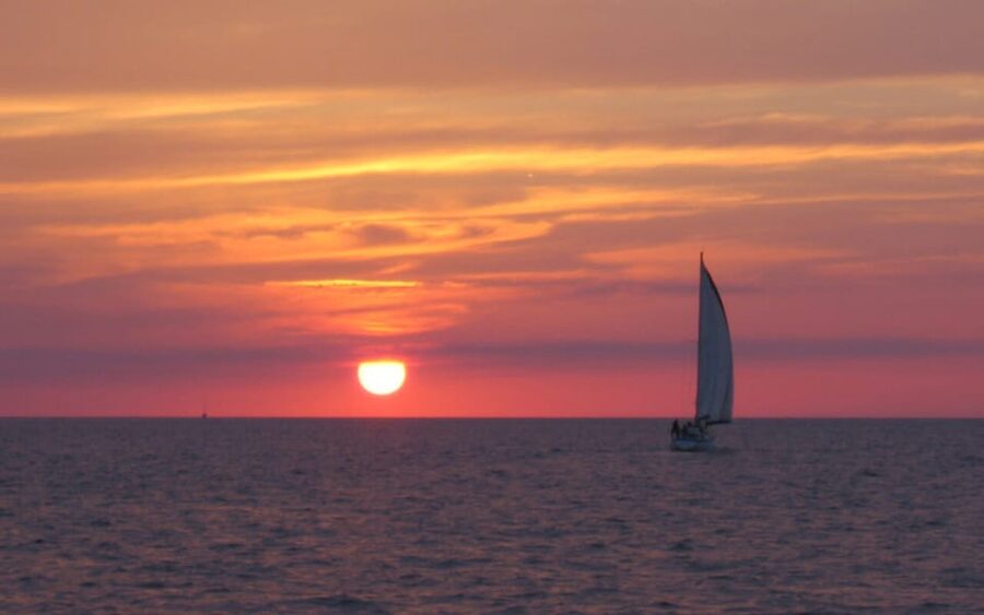 Sailboat Sunset Trip in Menorca - Languages, access, and planning details
