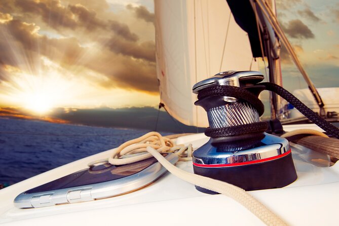 Sailboat tour to the islands - Sailing toward Hvar or Brač