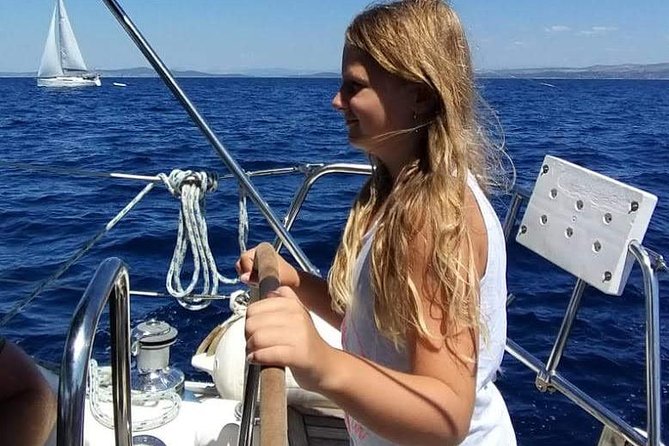Sailboat tour to the islands - Learning the boat before the sails fill