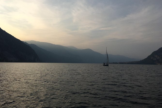 Sailing at Sunset on Lake Como: How to escape from daily routine - The small group changes the mood