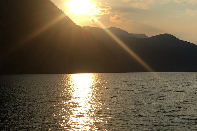 Sailing at Sunset on Lake Como: How to escape from daily routine - What to pack for three hours on the lake