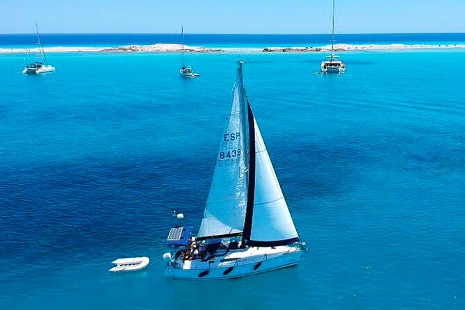 Sailing boat excursion in Salento - A small sailing boat with a relaxed pace