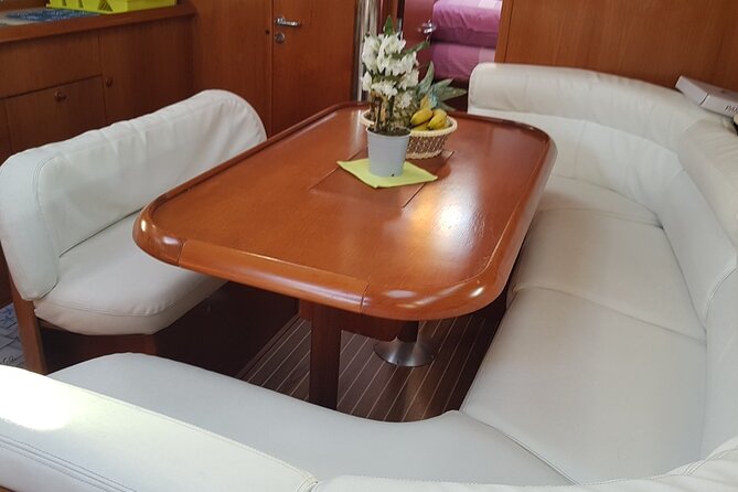 Sailing boat from Santa Teresa di Gallura to the Maddalena Archipelago - What lunch and drinks are like on board