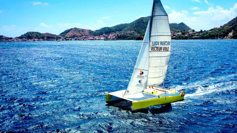 Sailing catamaran in La Baie des Saintes - Finding Saga beside Le Génois