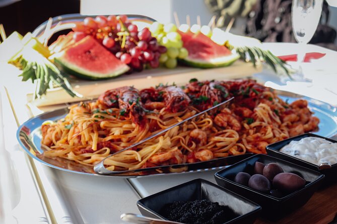 Sailing Cruise to Dia Island with Meal and Water Activities - Sailing north from Heraklion to Dia Island