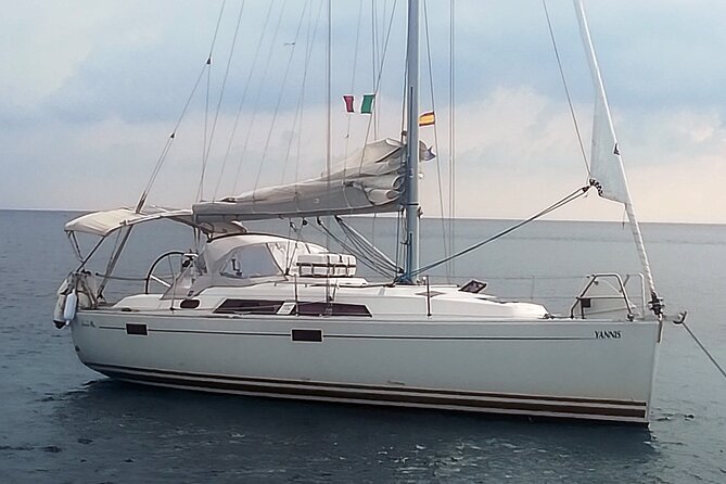 Sailing Day Trip in Ibiza, 7 guests - Sailing toward Cala Comte