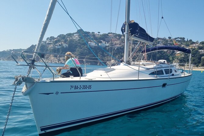 Sailing experience on a 4-hour sailboat in Girona - What makes the private format worth the price