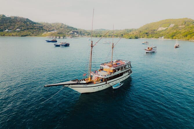 Sailing Flores to Lombok 5 days 4 Nights All Inclusive Trip - Day one: Labuan Bajo to Padar Island