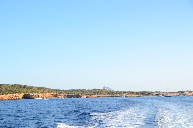 Sailing in Formentera, virgin and natural beaches - Es Vedrà on the return
