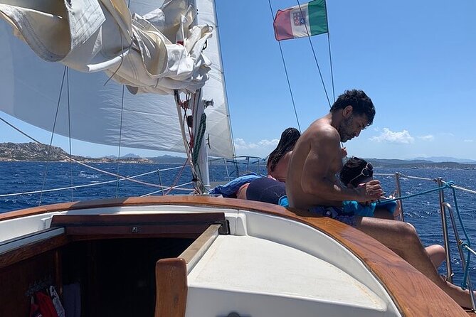 Sailing La Maddalena Archipelago with a USCG licensed captain. - How the small group affects comfort