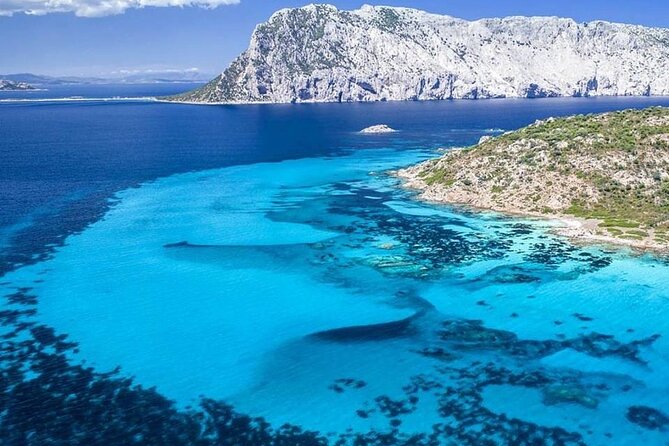 Sailing ship from Porto San Paolo (S.Teodoro-Olbia) to Tavolara, Molara - Isola Piana provides the easy first swim