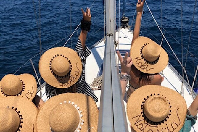 Sailing tour and lunch on board Sorrento and Capri - What the private yacht adds