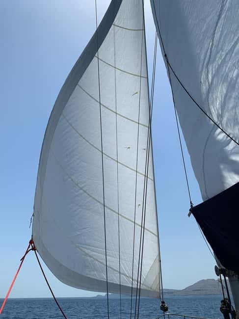 Sailing tour around Lindos with food and drinks - Greek lunch, fruit, and the drink package