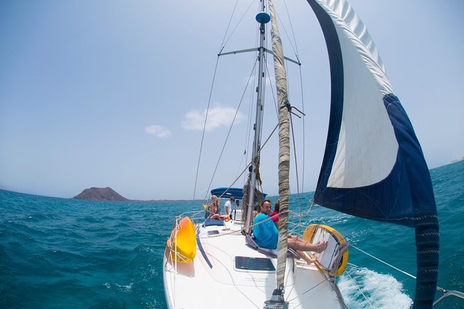 Sailing tour around the Lobos Island Natural Park / 4h - Who will enjoy this Lobos sailing trip most