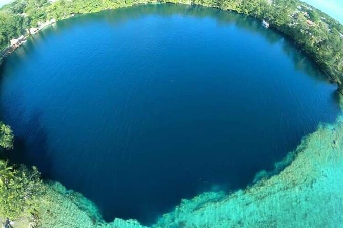Sailing Tour through the Lagoon of the 7 Colors - Why Bacalar Lagoon Looks Like Seven Colors