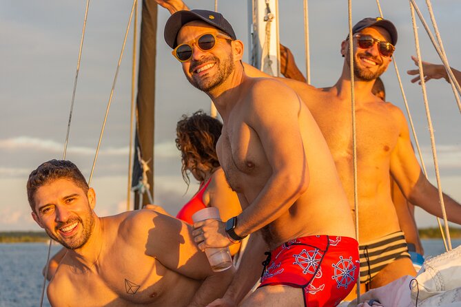 Sailing Tour through the Lagoon of the 7 Colors - The Guides Make the Difference
