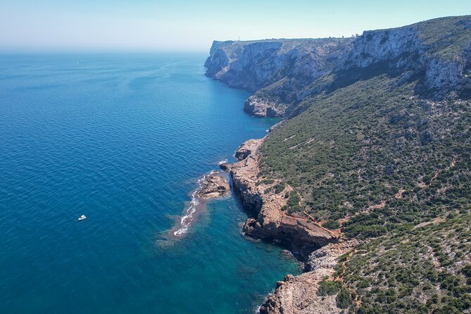 Sailing trip and swim in the bay of Dénia on a catamaran - The Catamaran Experience and Group Size