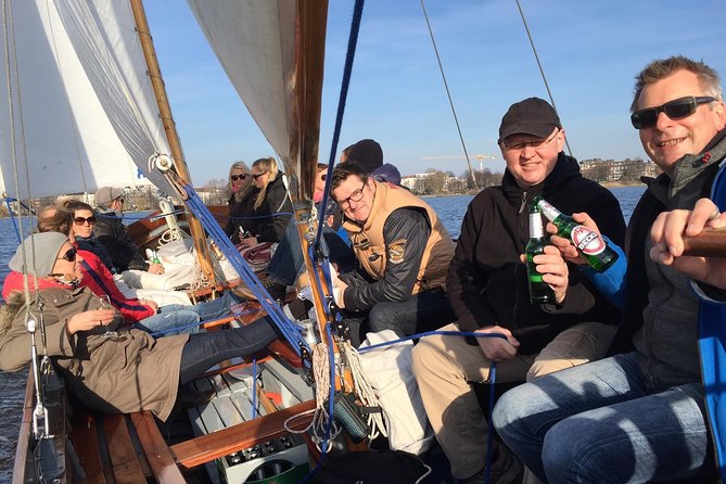 Sailing trip on the Hamburg Outer Alster - Wind matters more than the clock