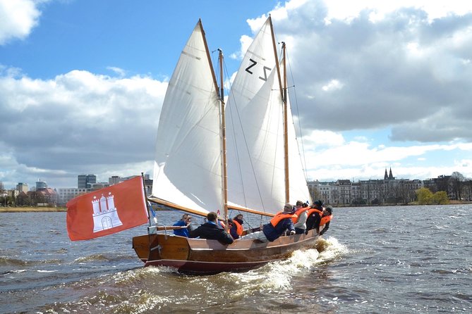 Sailing trip on the Hamburg Outer Alster - What happens during the 90-minute cruise