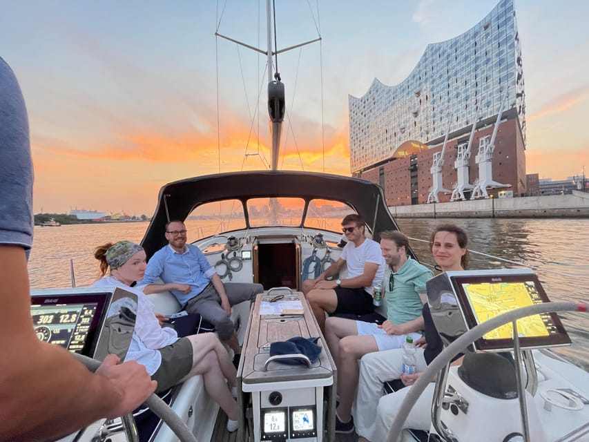 Sailing trip ''the Elbe by night", Hamburg/Elbe - Drinks, food, and what to bring
