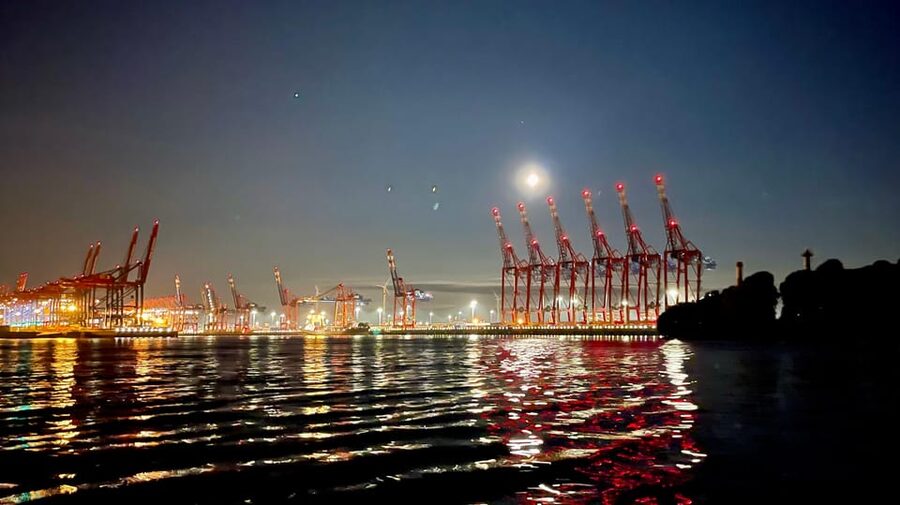 Sailing trip ''the Elbe by night", Hamburg/Elbe - Price, weather, and practical limits
