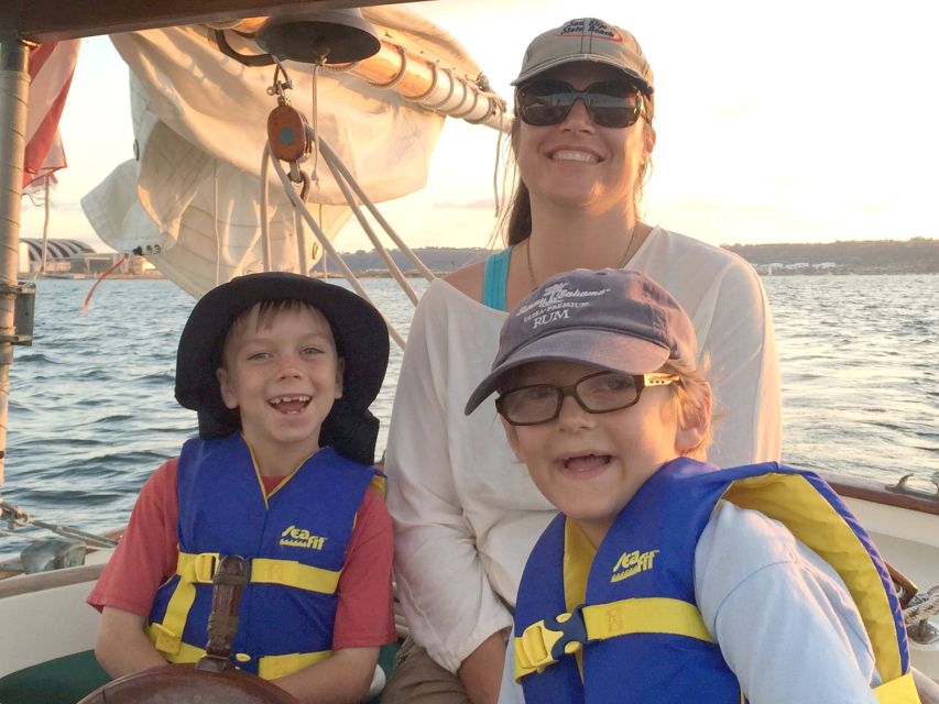 San Diego: Classic Yacht Sailing Experience - Drinks, snacks, and the small-boat rhythm