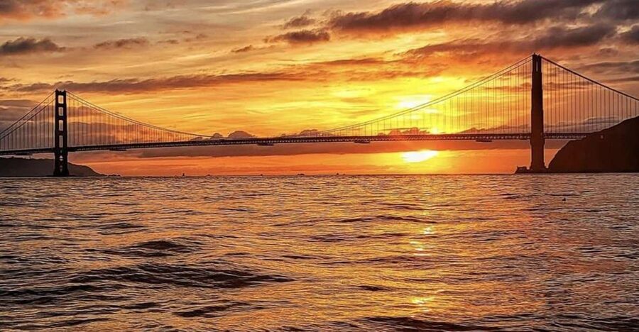 SAN FRANCISCO: (2hr) SUNSET Sailing Experience on SF Bay - Returning toward Sausalito after sunset
