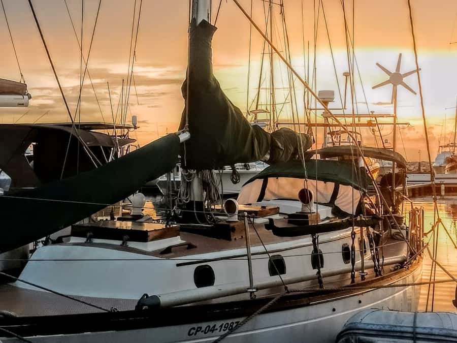 Santa Marta Bay: Sunset on a sail boat - Sailing toward the nearby islet at sunset