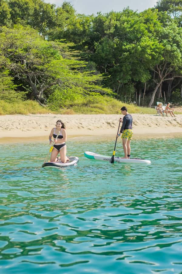 Santa Marta: Sailboat day tour to Tayrona Park - The first 90 minutes: coast views and rough water