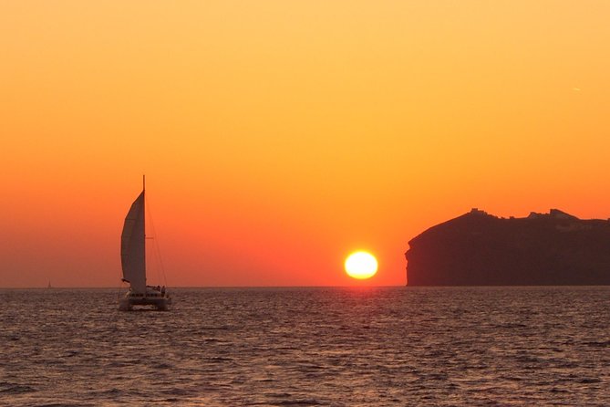 Santorini Caldera Sailing Tour with BBQ Lunch and Drinks - BBQ lunch, seafood, steak, and free-flowing drinks