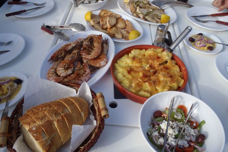 Santorini Caldera: Sunset Sailing Cruise with Meal - Practical details that affect your choice