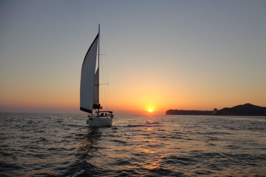 Santorini Caldera: Sunset Sailing Cruise with Meal - Red Beach, White Beach and Aspronisi